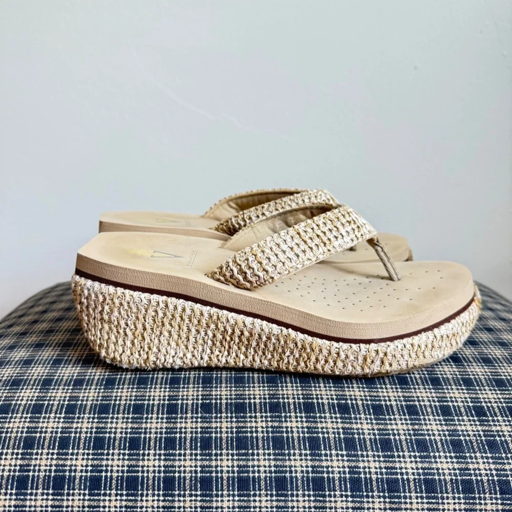 Volatile Woven Raffia Platform Wedge Thong Sandals Size 8 Beige